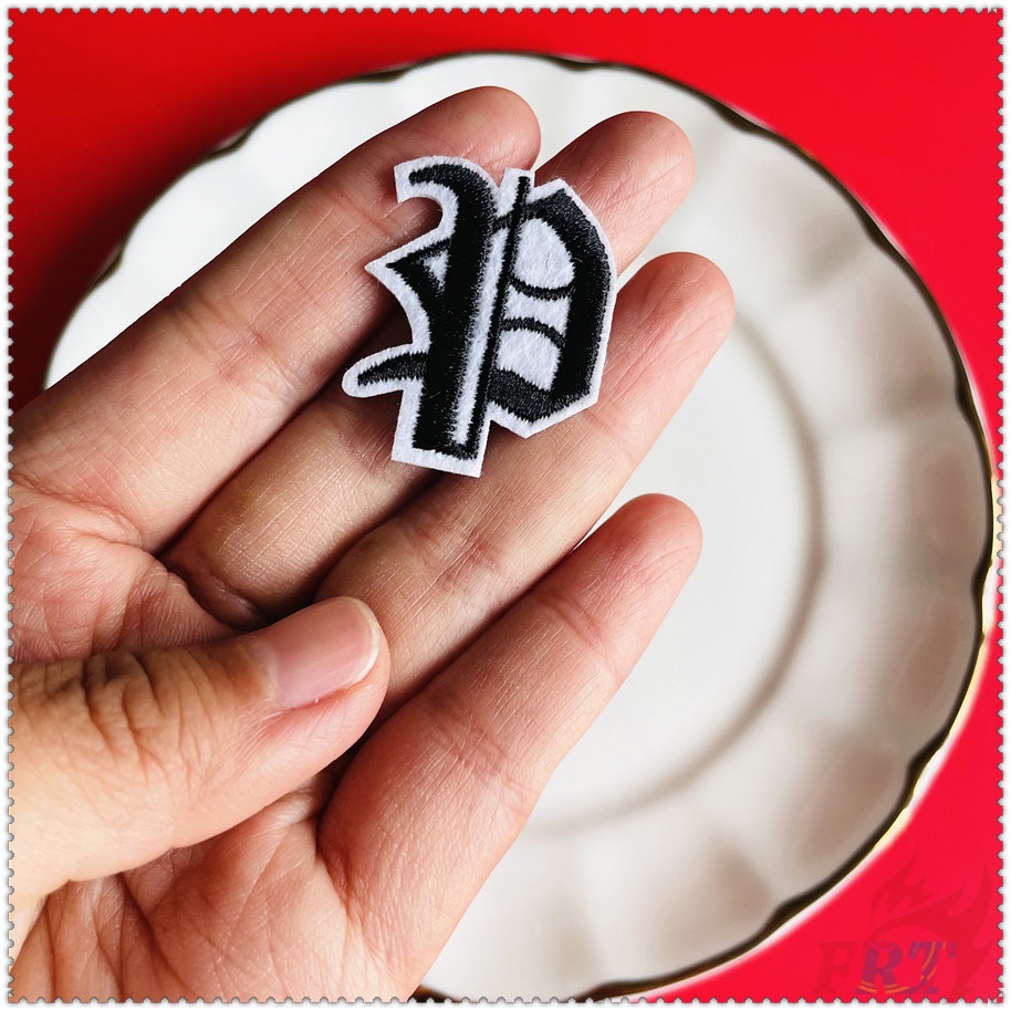 ✿ Miếng Dán Ủi Thêu Hoạ Tiết Chữ Cái Tiếng Anh Q-1 Màu Đen ✿ 1 Sticker Ủi Thêu Hình Huy Hiệu