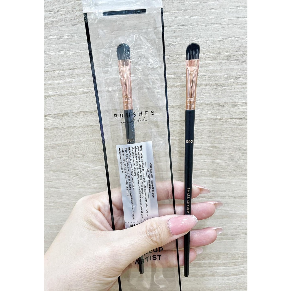 Cọ Tán Phấn Mắt Vacosi Đầu Dẹp E03