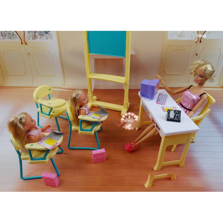 Phụ kiện bàn ghế lớp học+bảng đen,nội thất cho búp bê Barbie,búp bê Xinyi,búp bê Licca