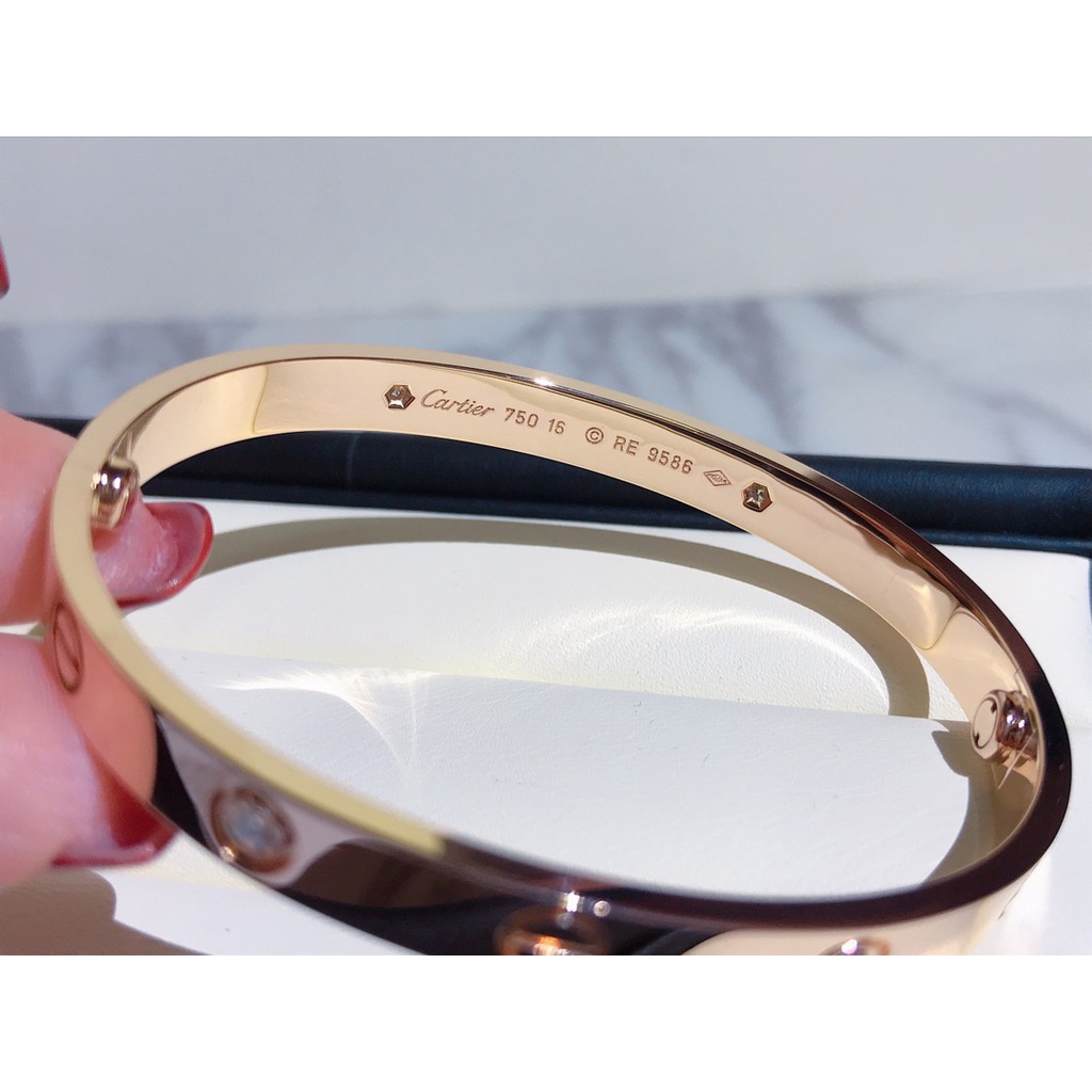 Vòng tay kim loại mạ vàng 18k thiết kế độc đáo cho cặp đôi