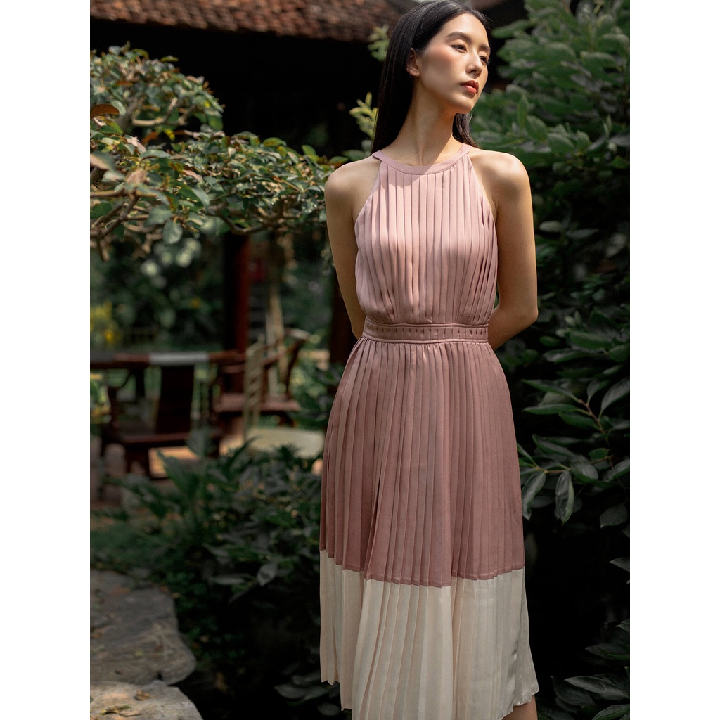 ĐẦM MAXI DẬP LY CỔ YẾM PHỐI MÀU D.CHIC MS: 2812996