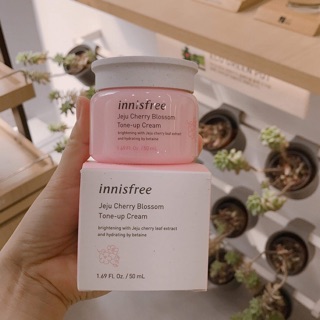 Kem Dưỡng Trắng Da Nâng Tone Tức Thì Innisfree Jeju Cherry Blossom Tone Up Cream