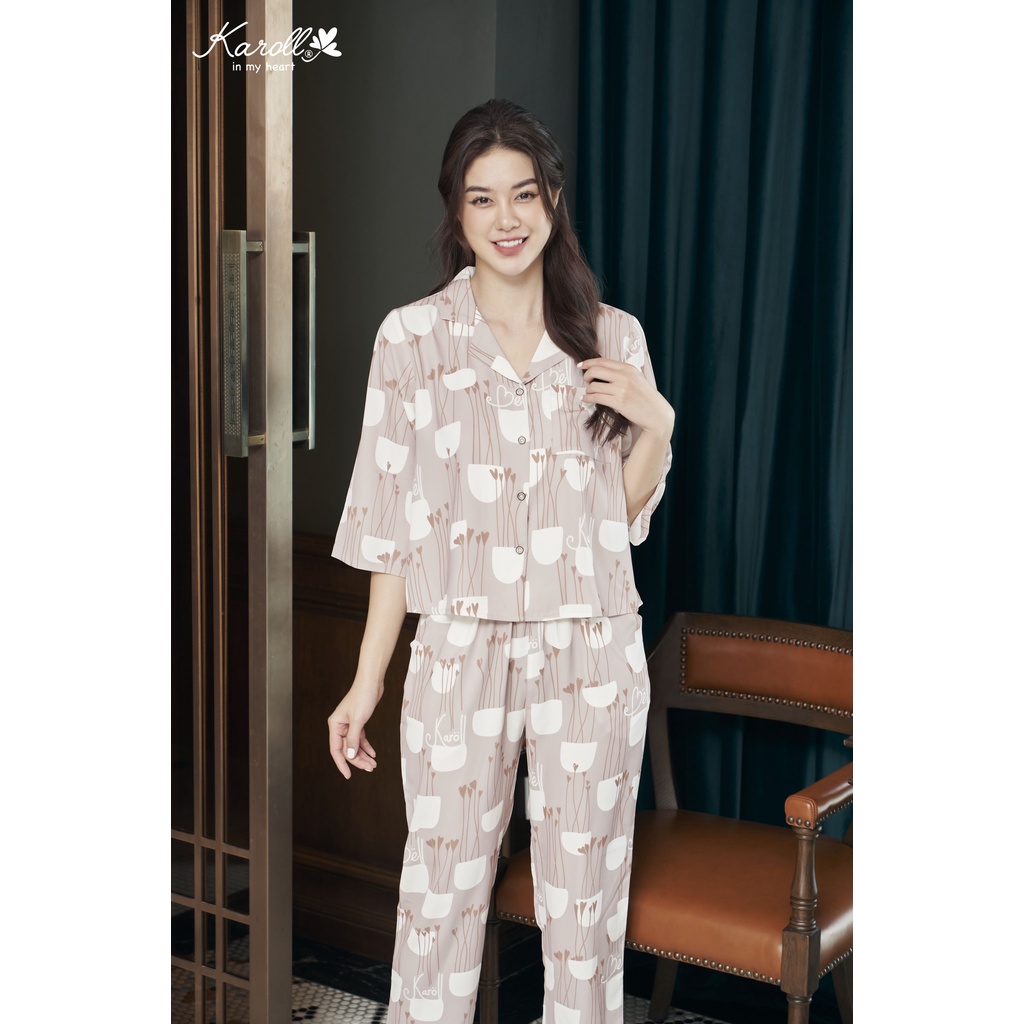 Bộ lụa luxury Karoll quần dài tay dài cổ pijama hoạ tiết xinh xắn,dáng trẻ trung NH22.083