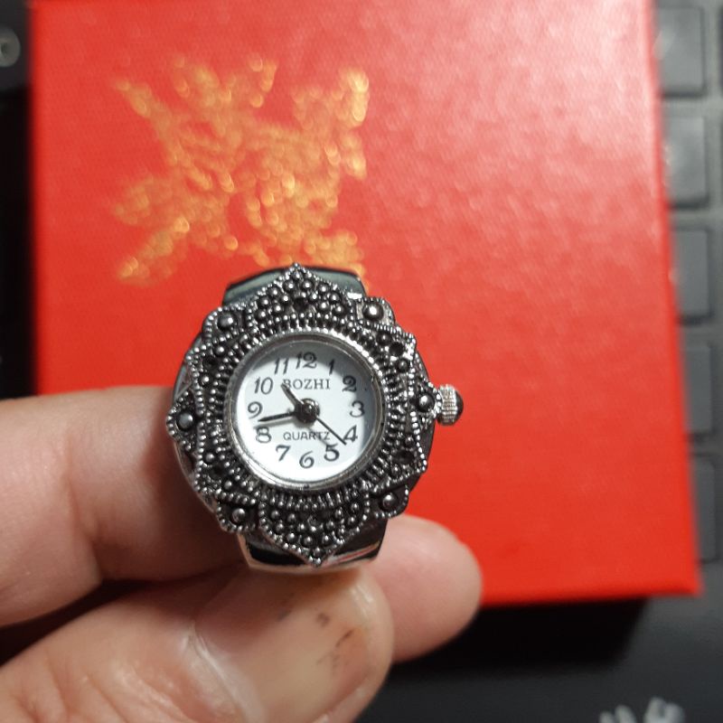 Nhẫn đeo tay tích hợp đồng hồ xem giờ.  Thời trang Thái Lan độc đáo