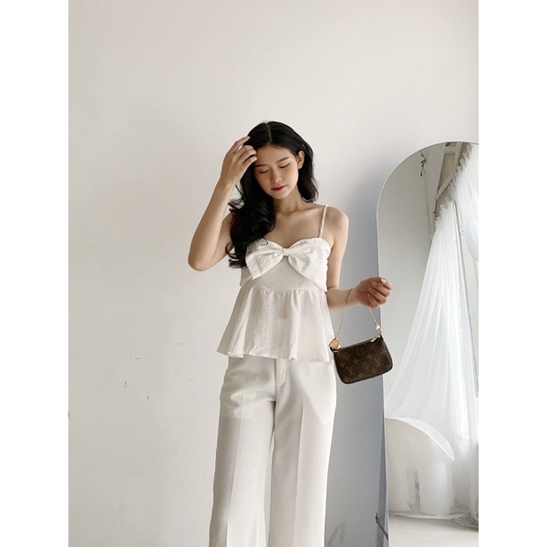 YU CHERRY | Áo hai dây nữ điểm nơ trước ngực, Linen Cami Bow Top YA382