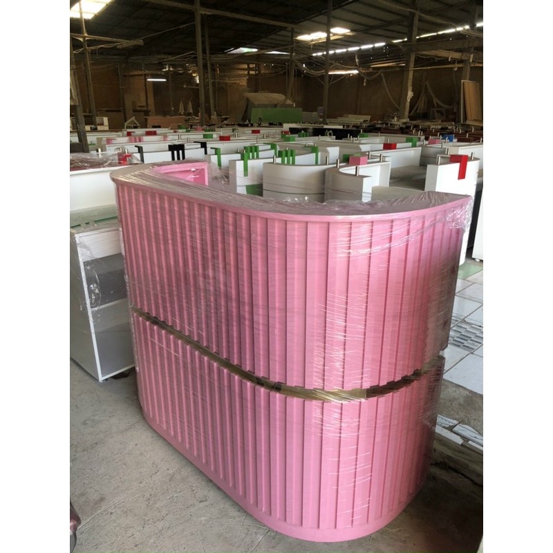 Quầy thu ngân trắng sơn sọc dọc