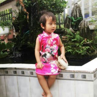 Sườn sám bé gái