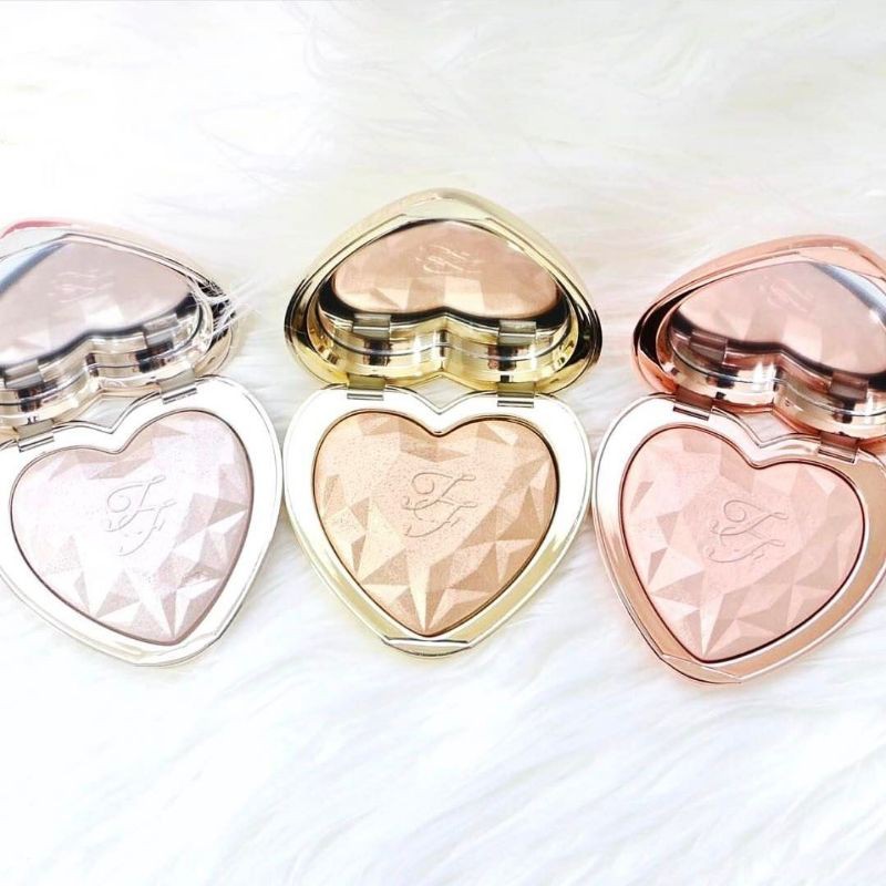 Phấn bắt sáng Too faced love light Prismatic Highlighter