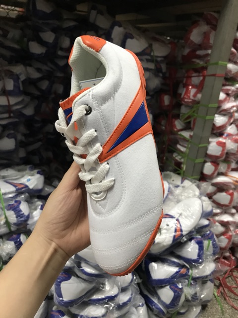 Giày đá bóng Thăng Long