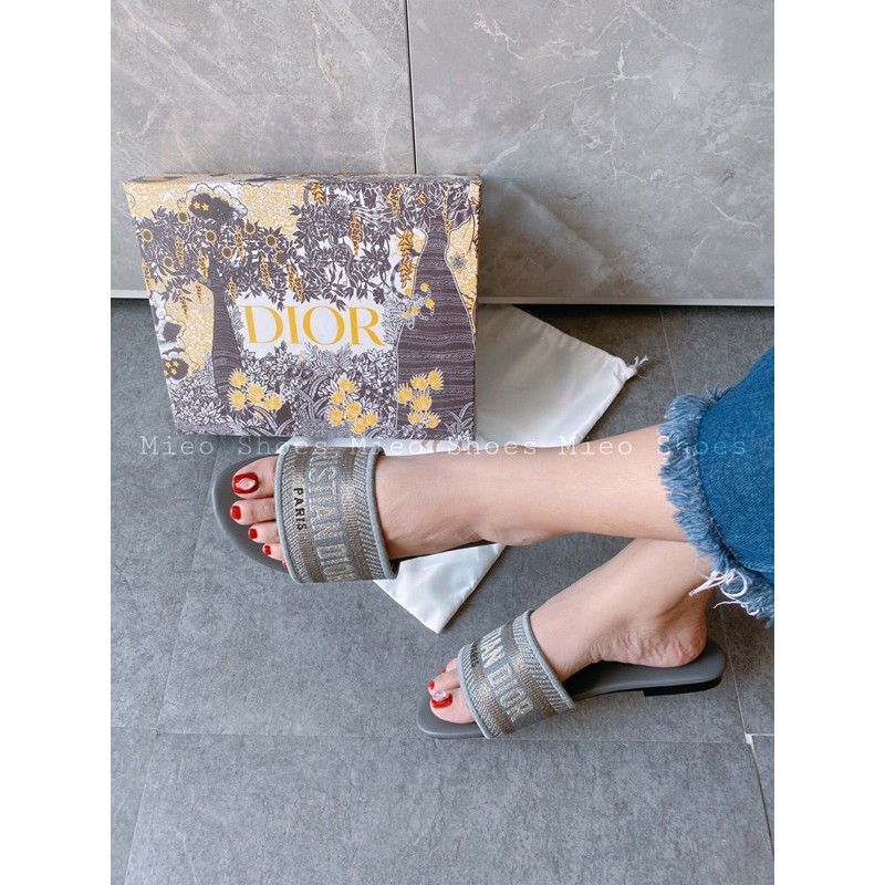 DÉP QUAI NGANG ĐÌ O HÀNG NHẬP XỊN ( D940 D1725 D1731 D1732)