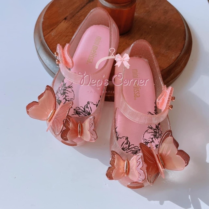 Giầy thơm Melissa hình bướm lên chân cực kì sang chảnh