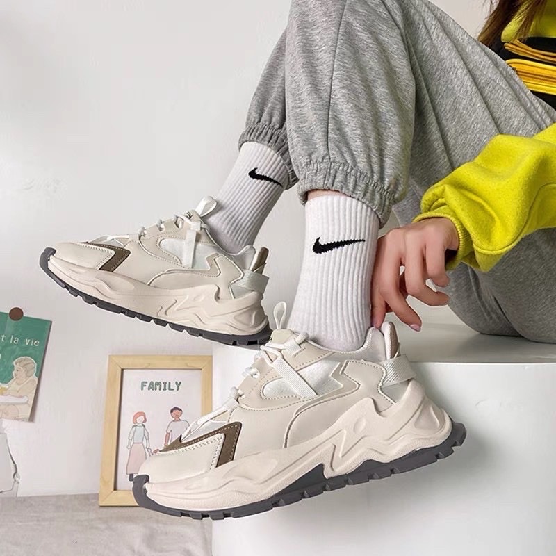 GIÀY THỂ THAO ĐẾ CAO VIỀN PHỐI 2 MÀU XÁM KEM