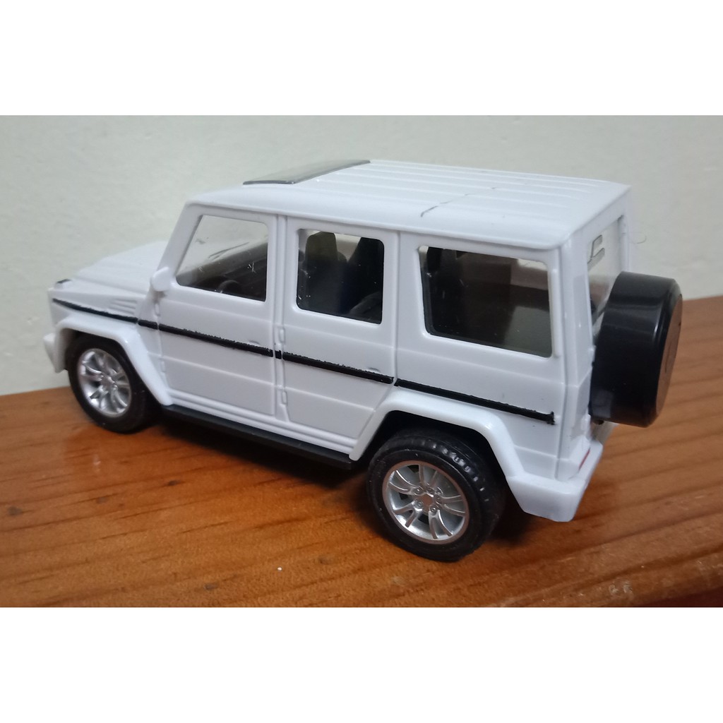 Mô hình SUV Model Car màu Trắng AFI-G66253