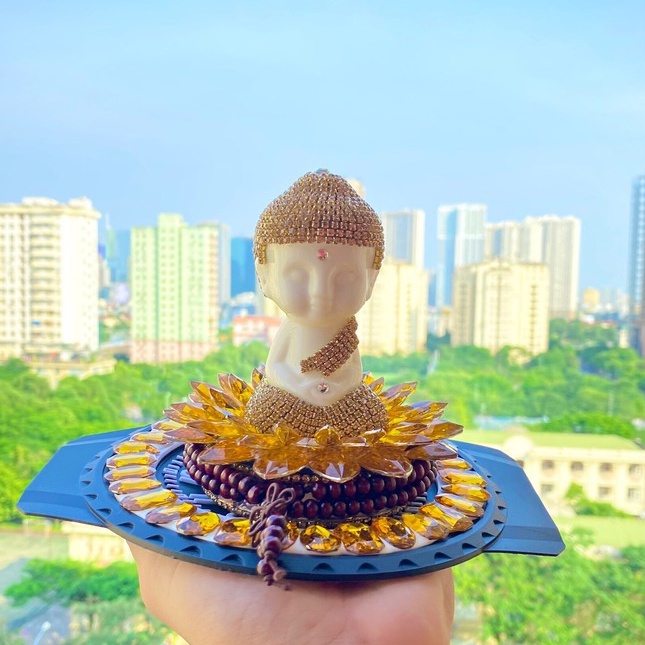 Tượng Phật Thích Ca Tọa Đài Sen Đá Có nước Hoa
