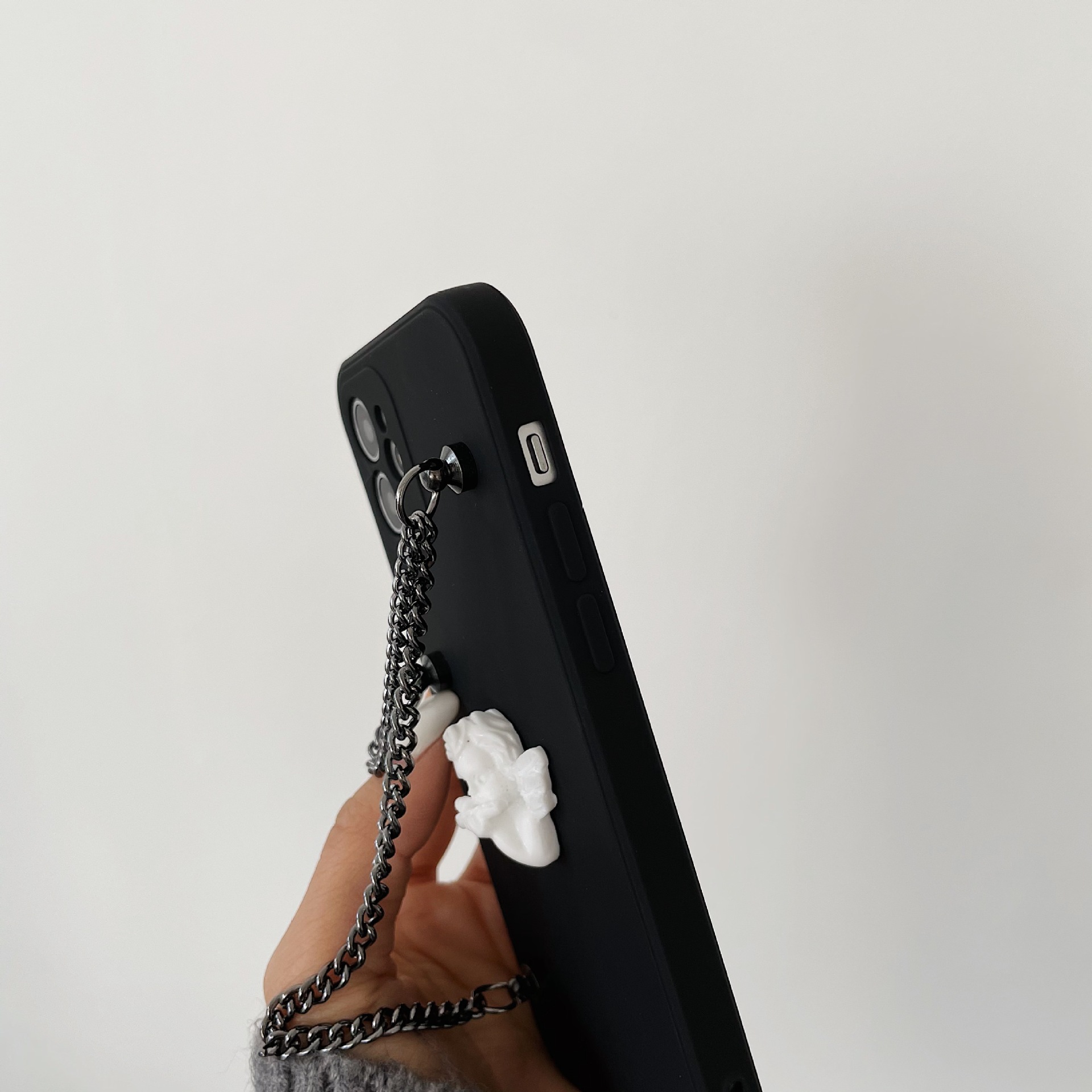 Ốp điện thoại silicone lỏng phối dây xích cho IPhone 12 pro 11 7p | BigBuy360 - bigbuy360.vn