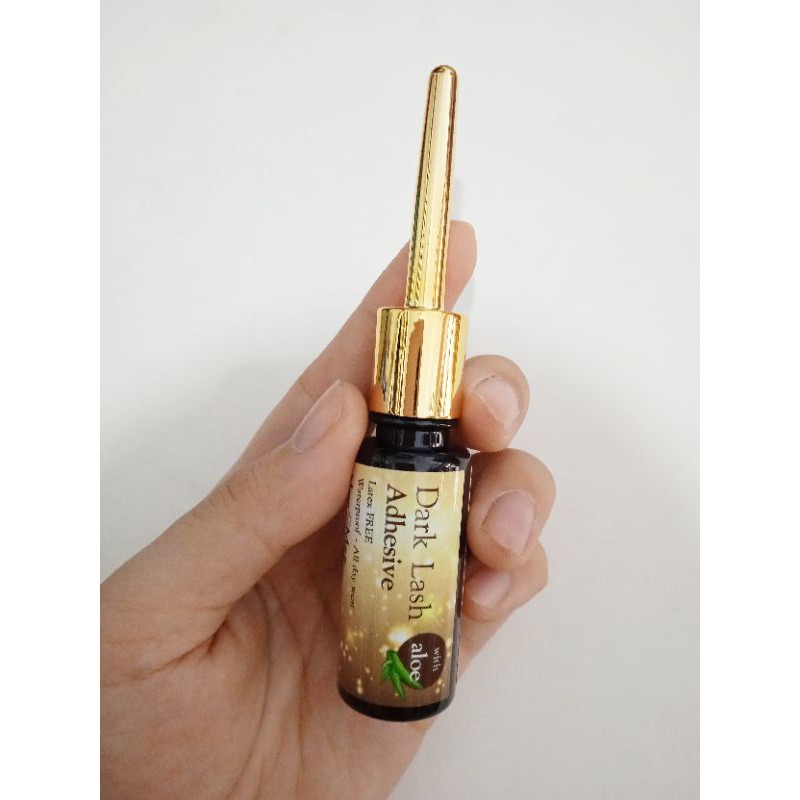 Keo dán mi New Mee Dark Lash Adhesive đen siêu kết dính