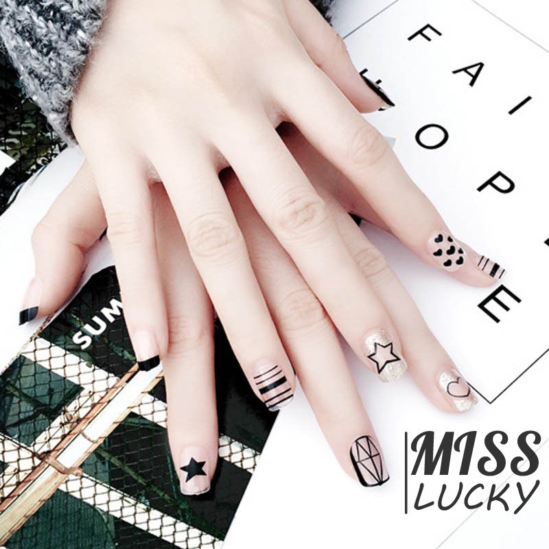 Bộ Móng Tay Giả Trong Suốt Dễ Thương Kèm Keo Dán Để Làm Đẹp