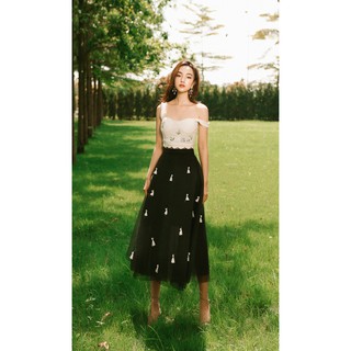 Maddy hates rose - áo croptop cúp ngực chất liệu đũi thêu hoa cỏ