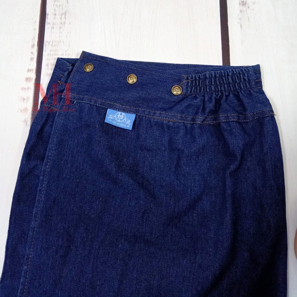 Váy Chống Nắng Xẻ Tà Jean Trơn Cao Cấp Chất Vải Dày Dặn Và Mềm Mại Chống Tia UV 100% Kèm Nút Bấm Mỹ Huyền Store