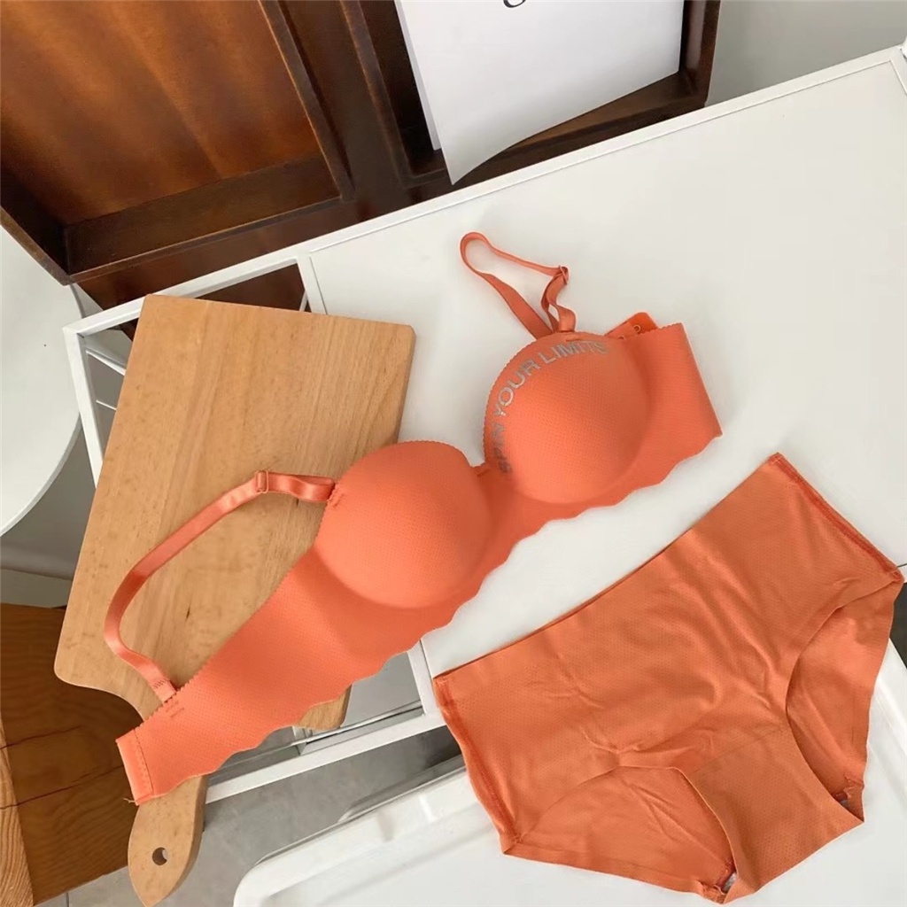 Bộ Đồ Lót Mềm Mại Không Đường May + Áo Ngực Không Đường May In Chữ Thời Trang Cho Nữ