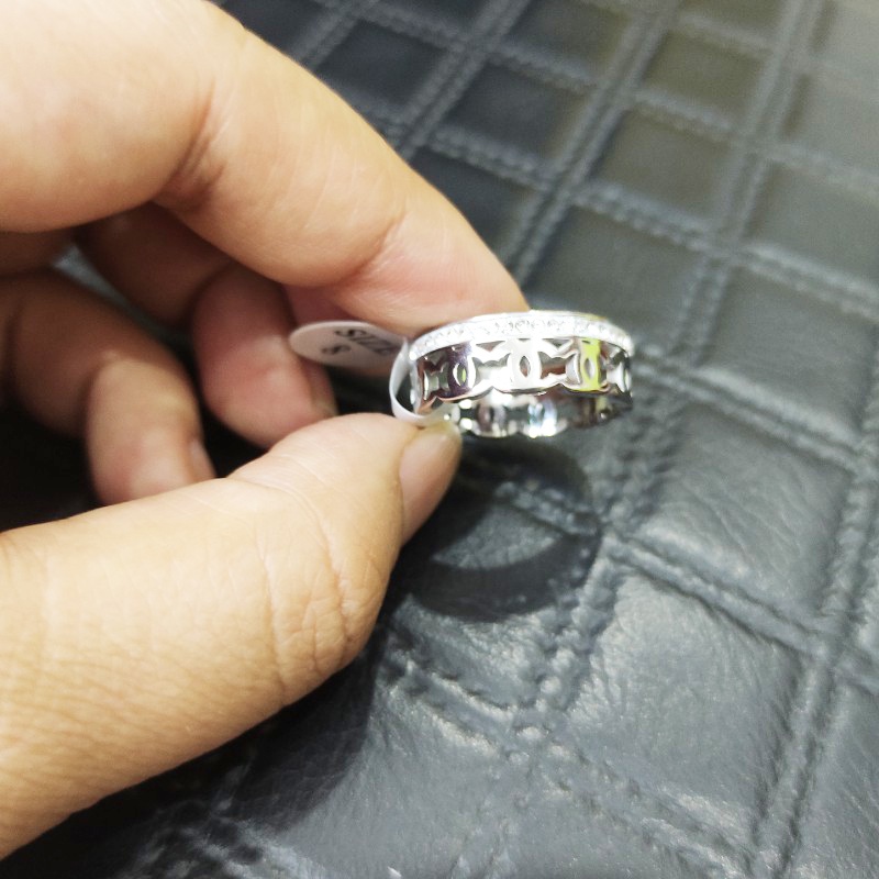 Nhẫn Hoa Văn Đính Đá Nhân Tạo Vòng Quanh Titan Ko Đen TT 4314