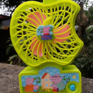 Quạt mini chạy pin