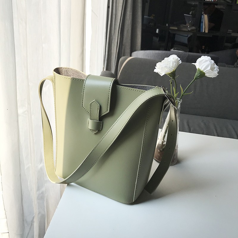 [sẵn] Túi đeo vai tote da khuy gài vừa vở đi học - P026 | BigBuy360 - bigbuy360.vn