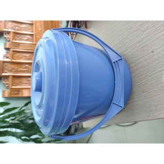 Xô có nắp màu xanh