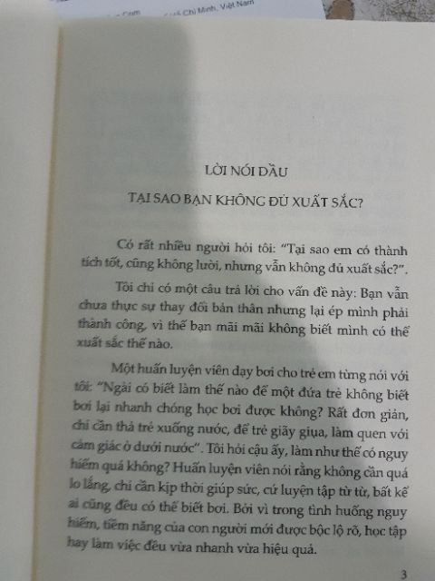 Sách - Khi Bạn Đang Mơ Thì Người Khác Đang Nỗ Lực
