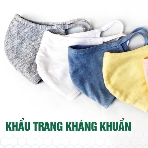 Khẩu trang cotton 2 lớp kháng khuẩn có dây đeo tách rời nên phù hợp với mọi khuôn mặt bố mẹ và bé-giadungsieure