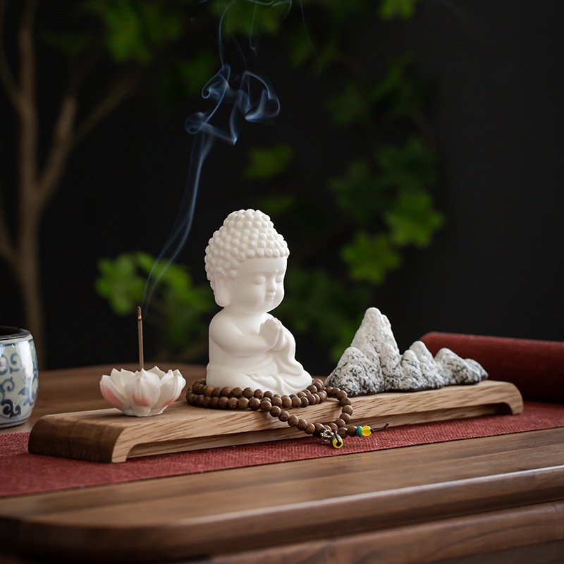 Bộ Tiểu cảnh Phật Tổ Như Lai chắp tay màu trắng nhỏ kèm núi, cây và đế kê gỗ TỰ THANH