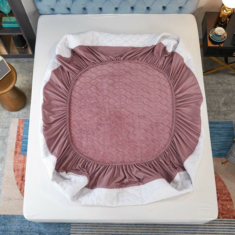 THẢM BỌC ĐỆM NỈ NHUNG TRẦN TIM TẶNG KÈM HAI VỎ GỐI NẰM VÀ 1 GỐI TỰA KÈM RUỘT