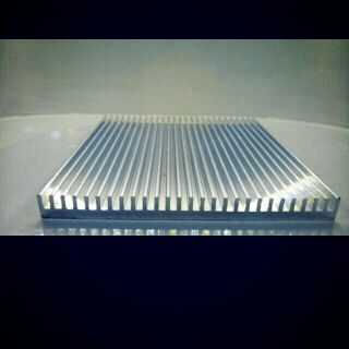 Nhôm tản nhiệt hàng nhập khẩu 8cm x 8cm x 0.7cm