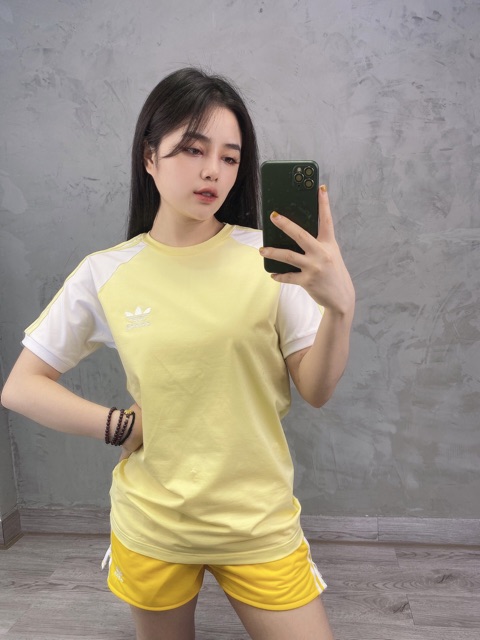 Quần Short Nữ 3 Sọc Vàng