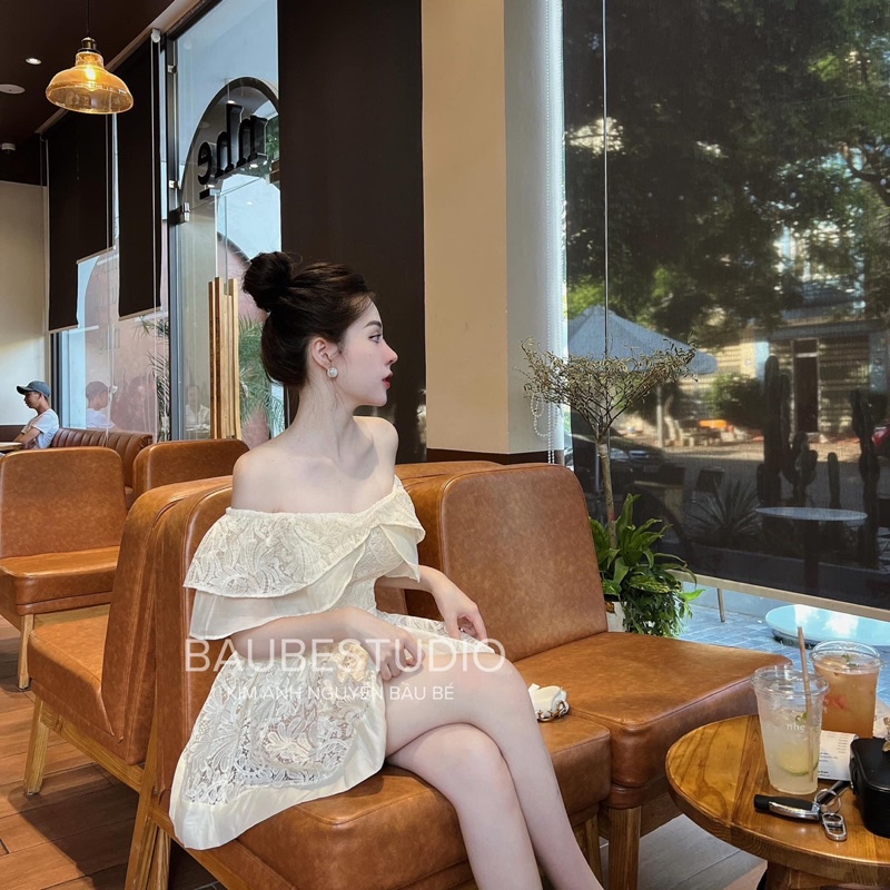 Váy trễ vai ren