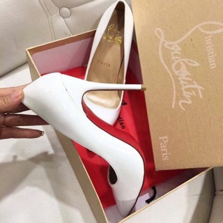 Giày cao gót nhọn đế đỏ màu trắng da bóng 11-12p