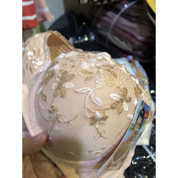 Áo ngực có gọng không mút