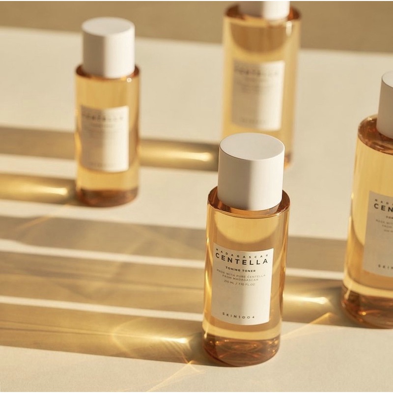 Nước Hoa Hồng Chiết Xuất Rau Má Hỗ Trợ Phục Hồi, Tái Tạo Da Skin1004 Madagascar Centella Toning Toner 210ml