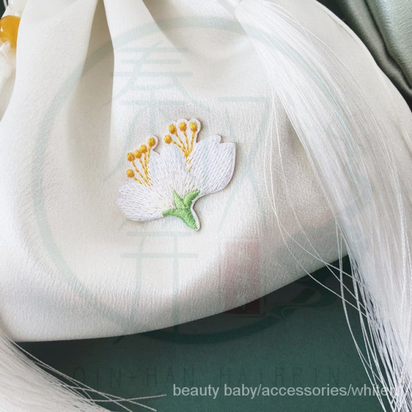 Túi đeo chéo vải satin hình tròn thêu họa tiết phối tua rua phong cách Trung Ho