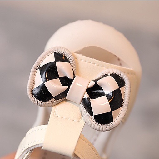 Dép sandal tập đi cho bé dễ thương gắn Nơ caro đen-trắng chống vấp đế chống trơn trượt kiểu dáng Hàn Quốc M887