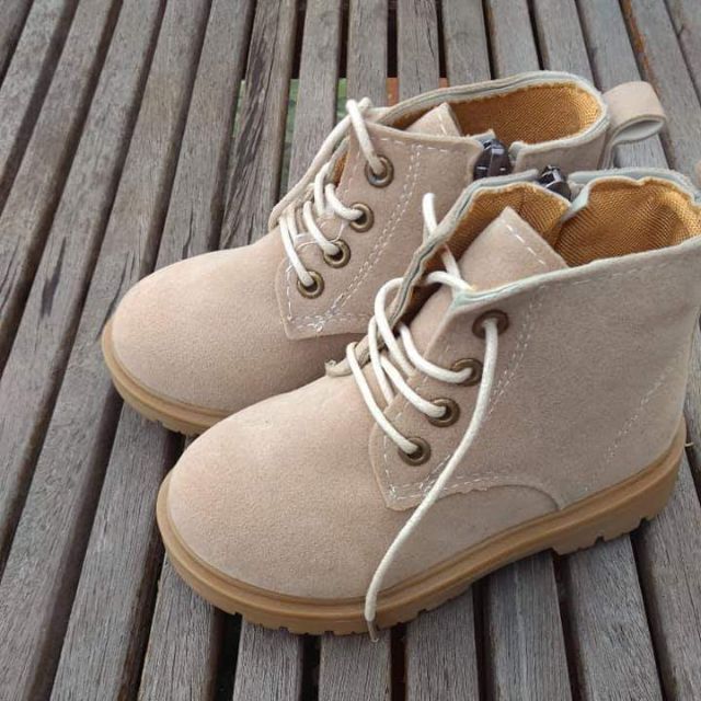 Giày boot cho bé