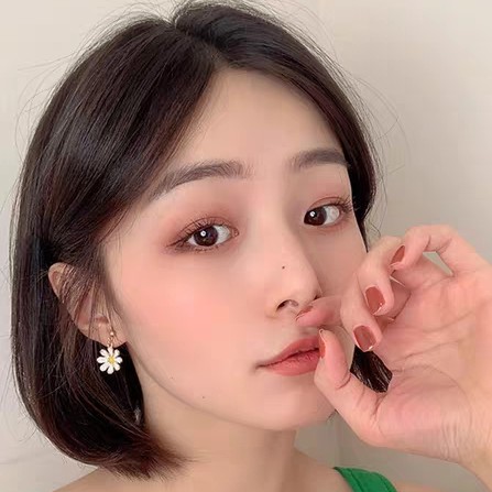 Khuyên tai hình hoa cúc trắng thanh lịch cho nữ