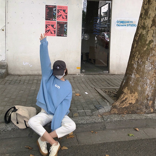 [Spot] Áo sweater chui đầu cổ tròn dáng rộng màu xanh sữa in chữ phong cách Hàn Quốc