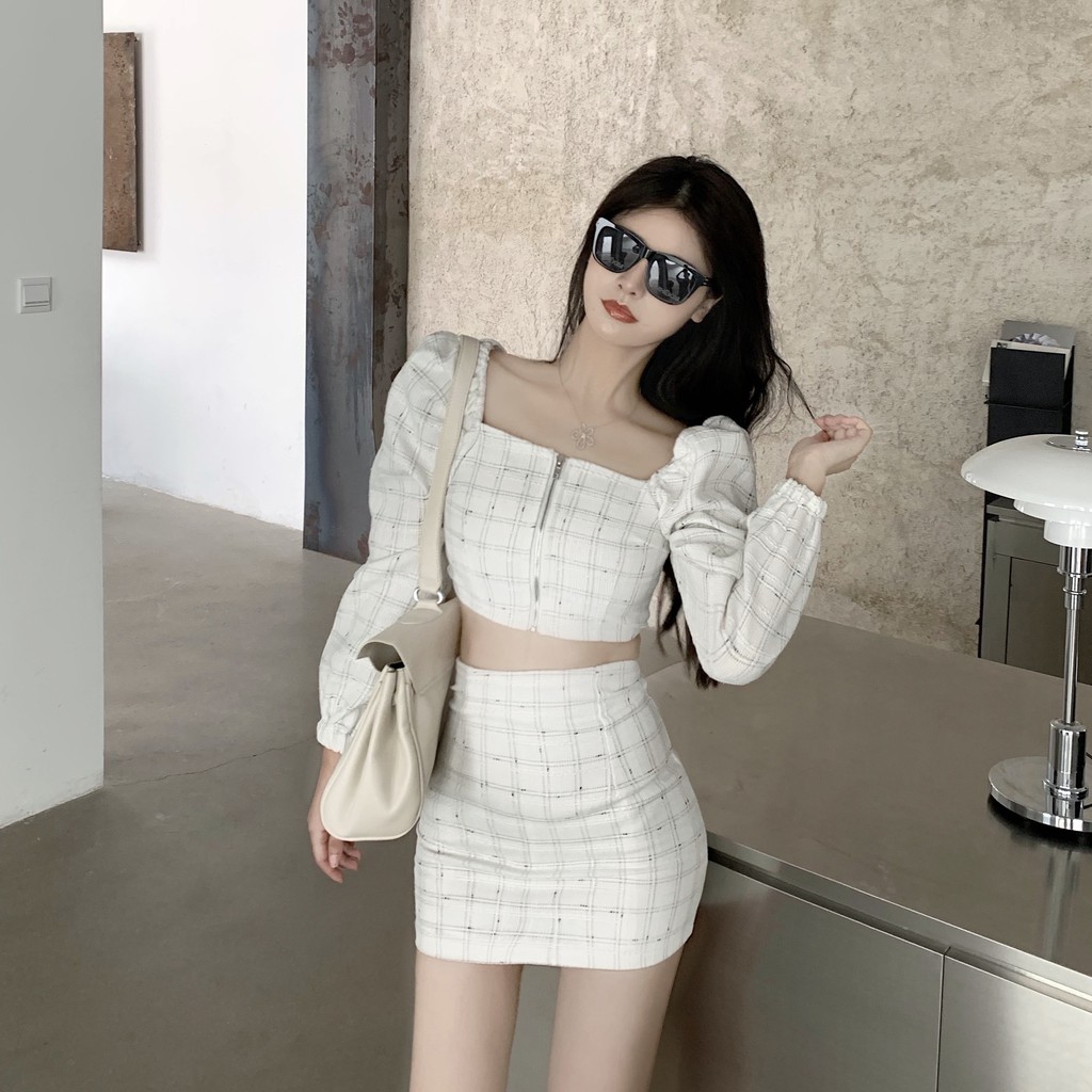 Đầm nữ dáng ôm tay dài cổ vuông Emilyshop