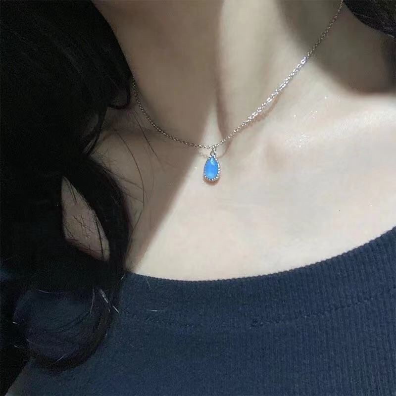 Vòng cổ hai lớp đính đá zircon mặt dây hình bướm màu xanh dương nhạt thời trang