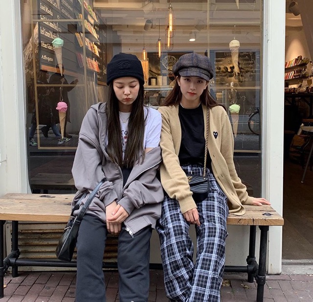 Sẵn Áo nỉ kéo khoá zip có mũ xám Jennie Lisa