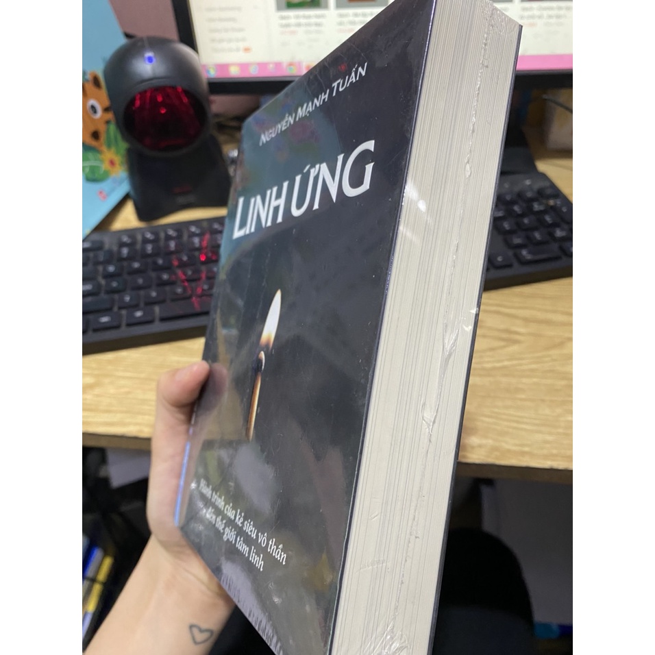 Sách - Linh Ứng - Tặng kèm bookmark - First News