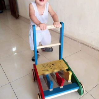 Xe gà e bé vàng tập đi cho bé