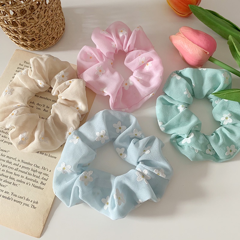 Dây Buộc Tóc Scrunchies Hoa Trắng Nền Trơn Buta Sc17