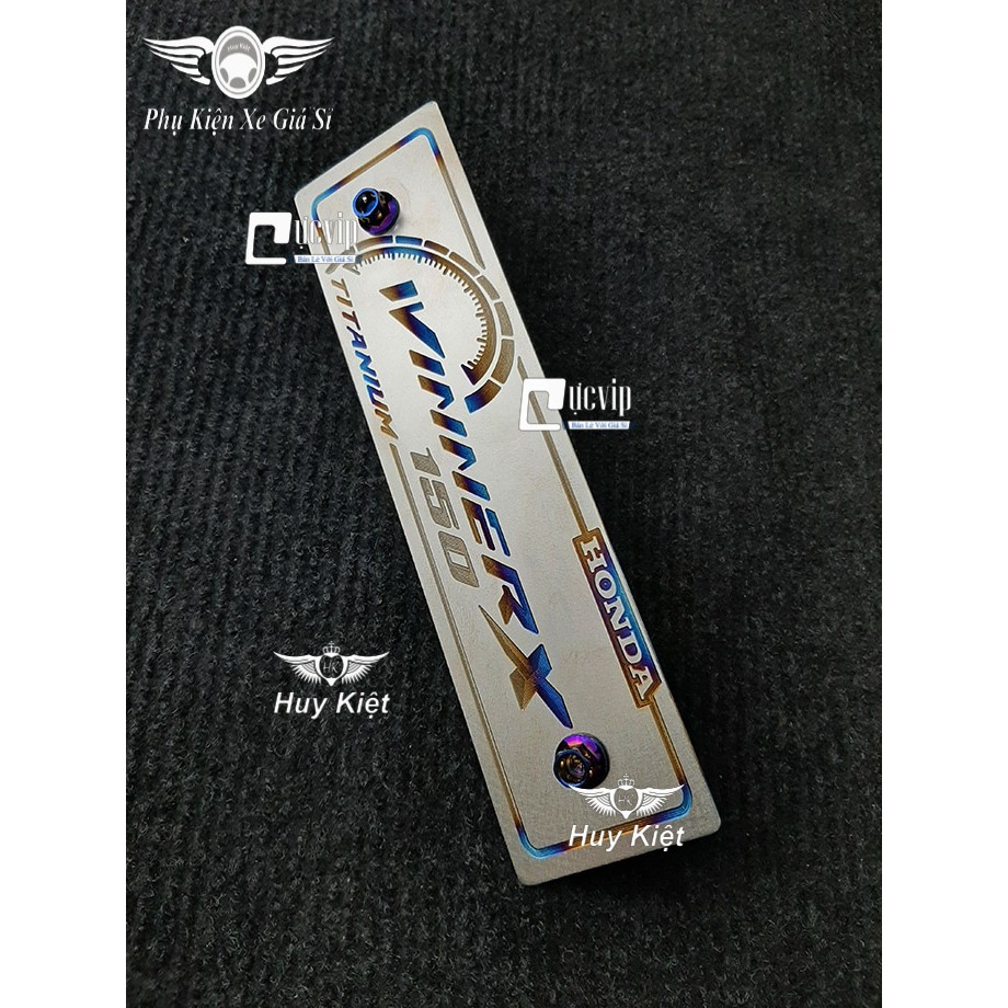 Bảng Tên Winner X Titan (Mẫu Titan Khò) Kèm 2 Ốc Vương Miện MS3856